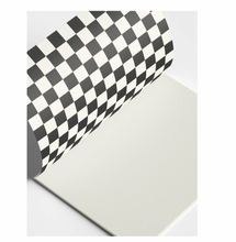 Lade das Bild in den Galerie-Viewer, Notizheft &#39;Checkered black&#39;