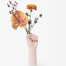 Lade das Bild in den Galerie-Viewer, Girl Power Vase small - Schmidt&#39;s Papeterie