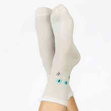 Lade das Bild in den Galerie-Viewer, Cat Socks white - Schmidt&#39;s Papeterie